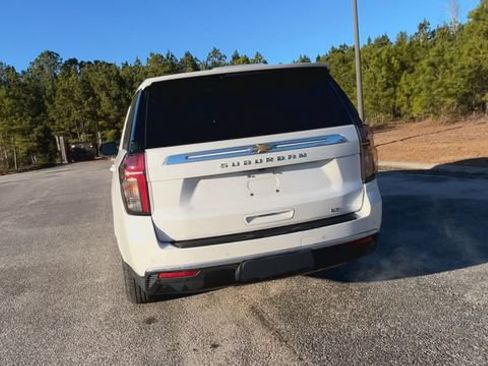 Used 2022 Chevrolet Suburban LT RWD image 8