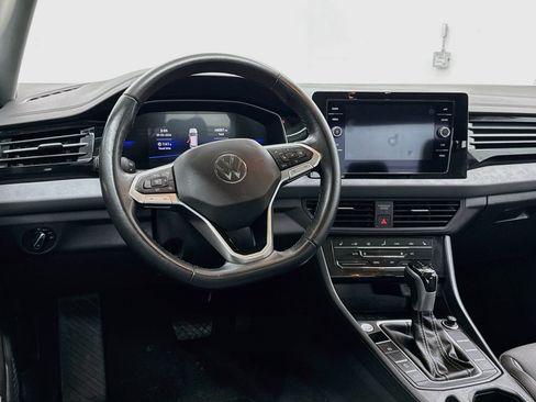 Used 2025 Volkswagen Jetta SE FWD image 18