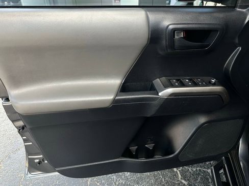 Used 2018 Toyota Tacoma SR5 image 11