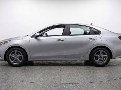 Used 2025 Kia K4 LXS FWD image 5