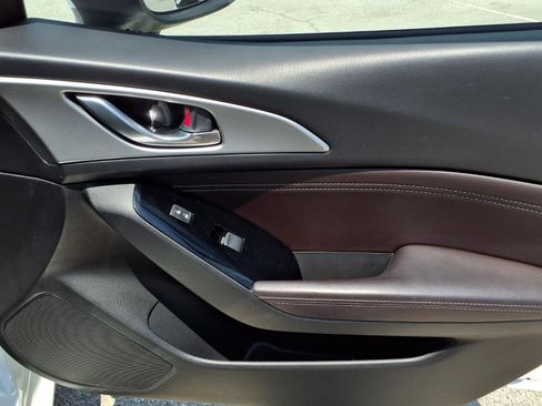Used 2017 MAZDA MAZDA3 Touring FWD image 24