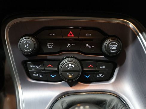 Used 2016 Dodge Challenger R/T Scat Pack w/ Technology Group RWD image 29