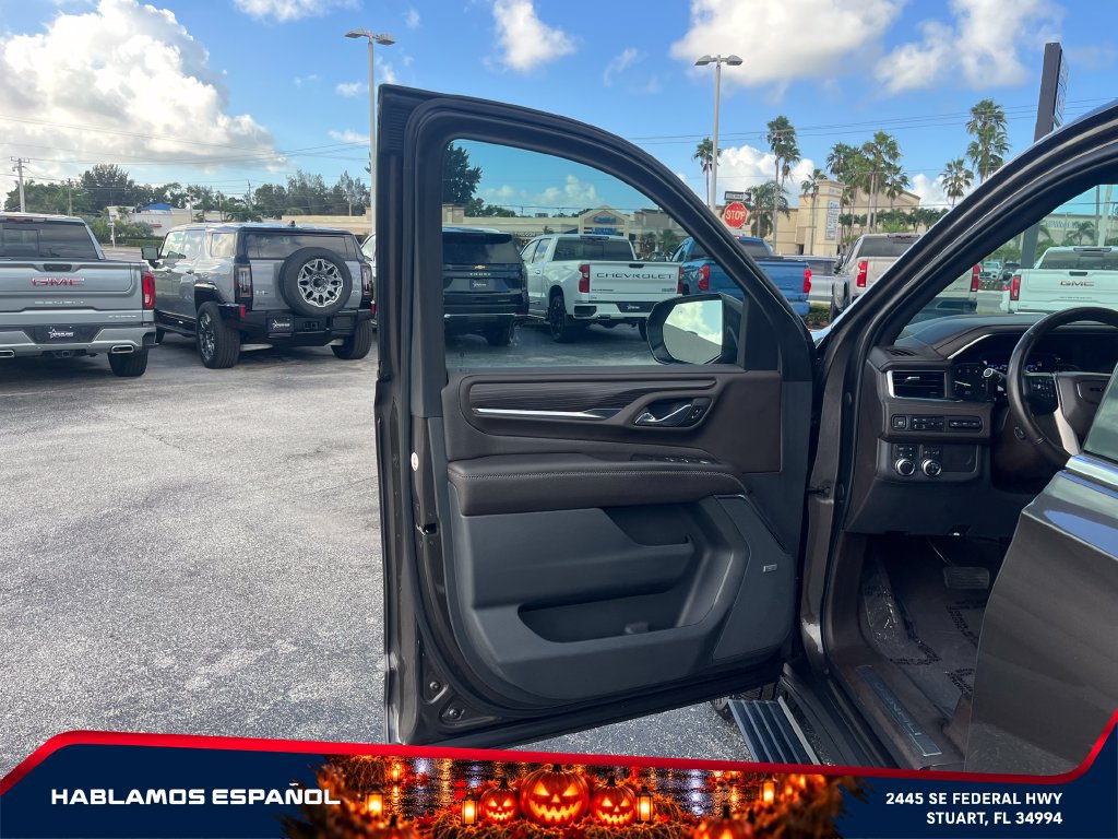 Used 2021 GMC Yukon XL Denali w/ Denali Premium Package AWD/4WD image 11