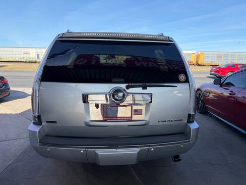 Used 2012 Cadillac Escalade ESV Luxury image 31