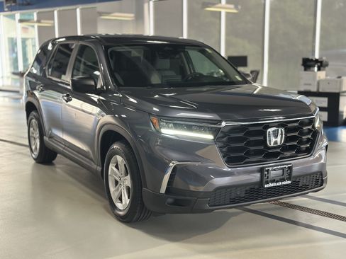 Used 2023 Honda Pilot LX image 4