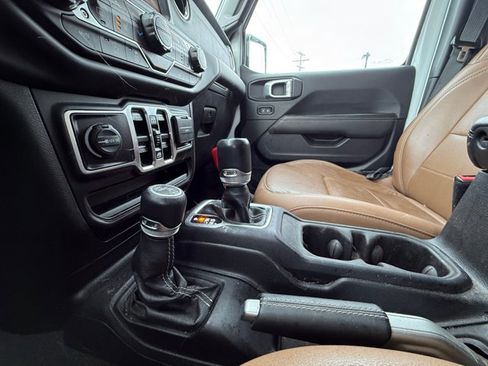 Used 2021 Jeep Wrangler Unlimited Sahara image 21