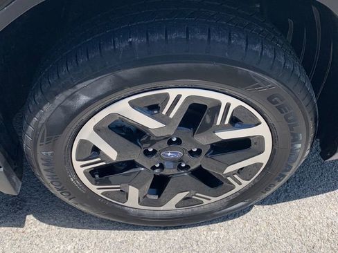 Certified 2025 Subaru Forester Premium AWD/4WD image 17