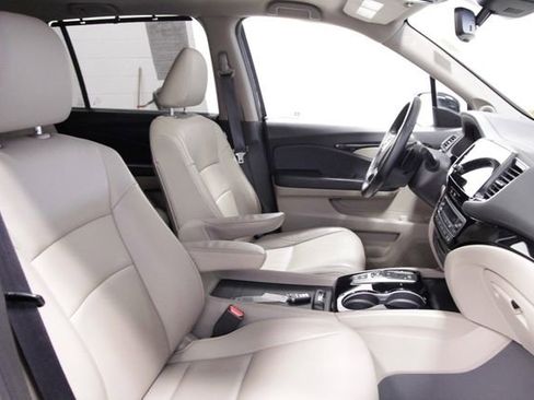 Certified 2021 Honda Pilot Touring image 14