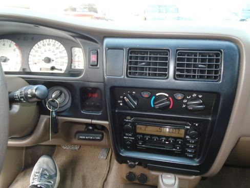 Used 2004 Toyota Tacoma PreRunner RWD image 17