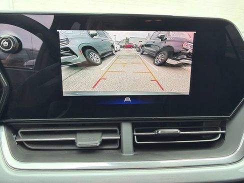 Used 2024 Chevrolet Trax LT FWD image 16