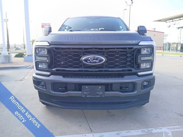Used 2023 Ford F250 Lariat w/ Sport Appearance Package AWD/4WD image 2