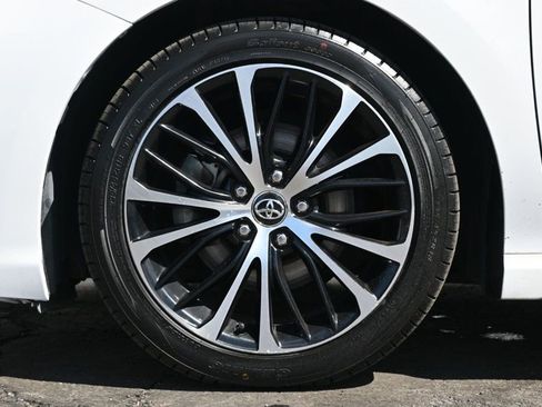 Used 2020 Toyota Camry SE w/ Carpet Mat Package image 7