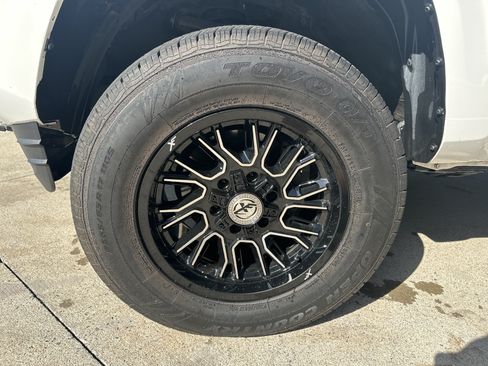 Used 2018 Toyota Tacoma SR w/ SR Convenience Package AWD/4WD image 31