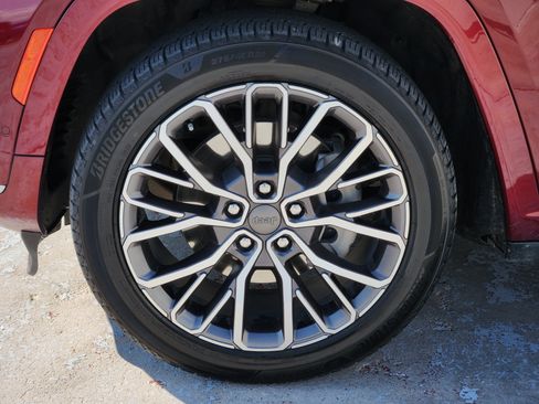 Used 2023 Jeep Grand Cherokee L Summit AWD/4WD image 15