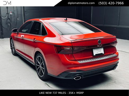 Used 2025 Volkswagen Jetta GLI Autobahn FWD image 5