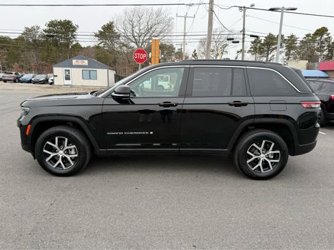 Used 2024 Jeep Grand Cherokee Limited image 4