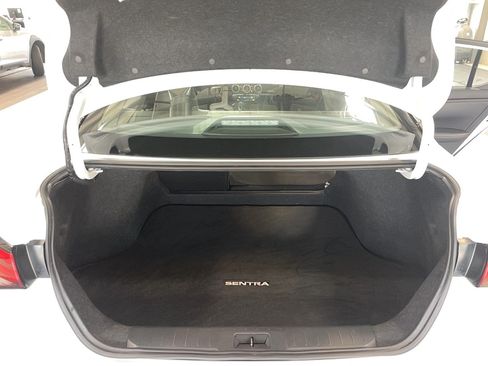Used 2025 Nissan Sentra SR FWD image 19