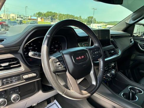 Used 2023 GMC Yukon XL AT4 w/ Technology Package AWD/4WD image 11