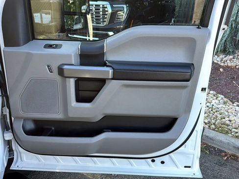 Used 2019 Ford F550 4x4 Crew Cab Super Duty w/ XLT Value Package image 19
