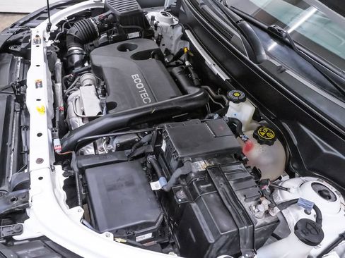 Used 2021 Chevrolet Equinox LS FWD image 30