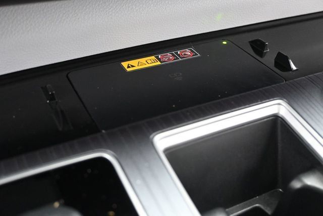 Used 2025 Toyota Sienna XLE FWD image 29