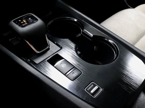 Certified 2025 Nissan Rogue SV image 31