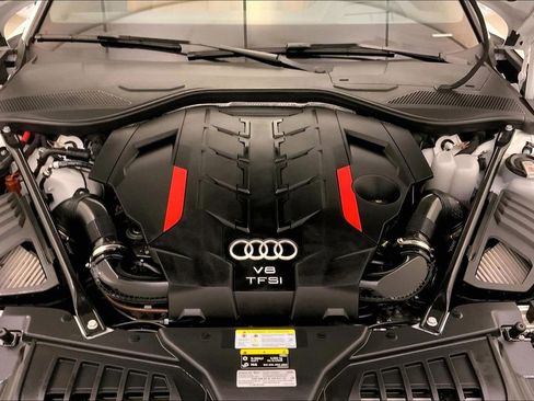 Used 2024 Audi S8 AWD/4WD image 9