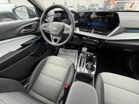 New 2026 Chevrolet Trax LT w/ Midnight Edition FWD image 3