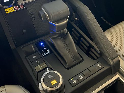 Used 2024 Toyota Tacoma Limited w/ Limited Package (LT) image 29