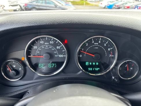 Used 2015 Jeep Wrangler Unlimited Sahara w/ Max Tow Package AWD/4WD image 17