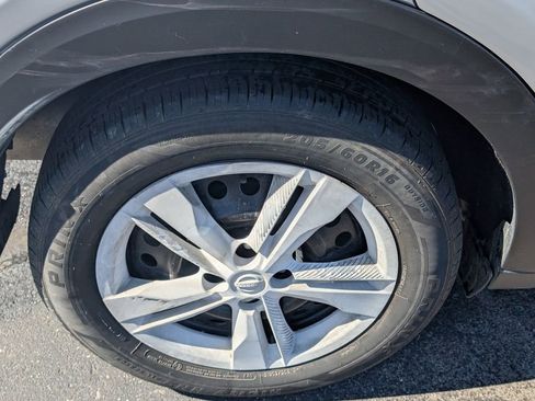 Used 2019 Nissan Kicks S image 22