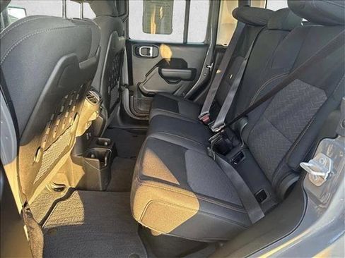 Used 2022 Jeep Gladiator Mojave w/ Cold Weather Group image 18
