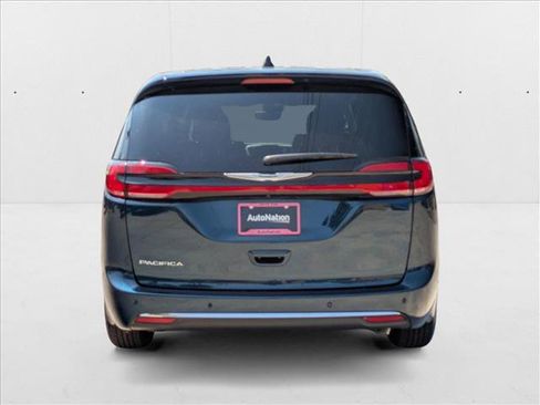 New 2025 Chrysler Pacifica Select image 7
