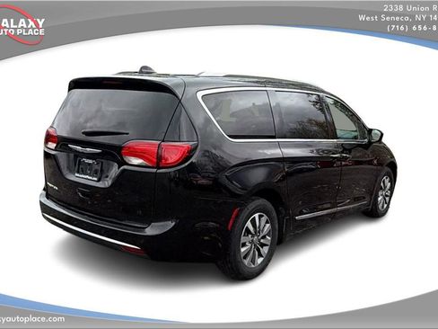 Used 2020 Chrysler Pacifica Touring-L Plus image 5