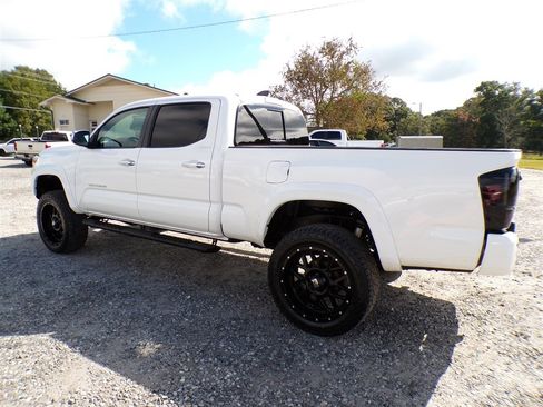 Used 2022 Toyota Tacoma Limited image 3