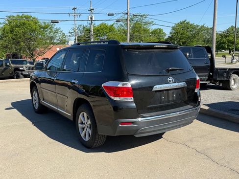 Used 2012 Toyota Highlander SE w/ Tow Pkg FWD image 8