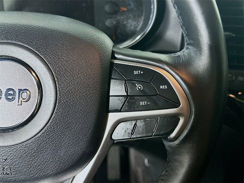 Used 2019 Jeep Grand Cherokee Altitude image 27