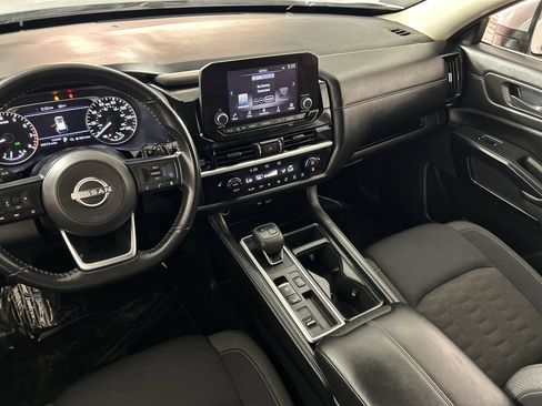 Used 2025 Nissan Pathfinder SV FWD image 23
