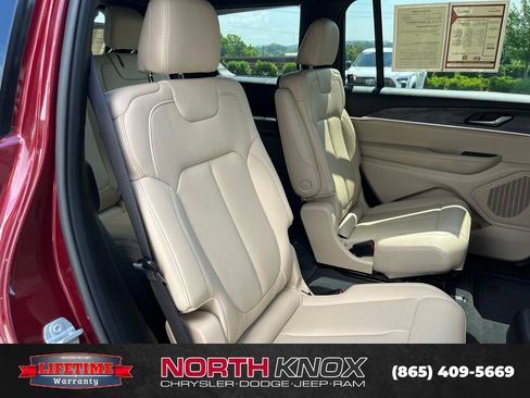Used 2024 Jeep Grand Cherokee L Limited w/ Black Appearance Package AWD/4WD image 22
