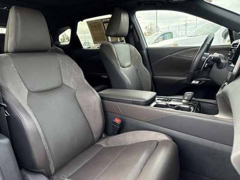 Used 2023 Lexus RX 350 w/ Luxury Package image 33