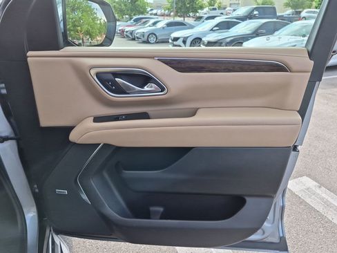Used 2024 Chevrolet Suburban Premier RWD image 34