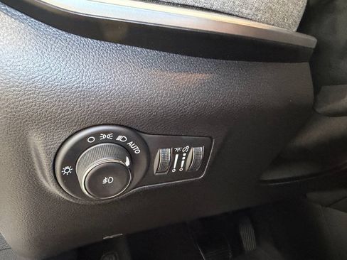 Used 2024 Jeep Compass Latitude AWD/4WD image 22
