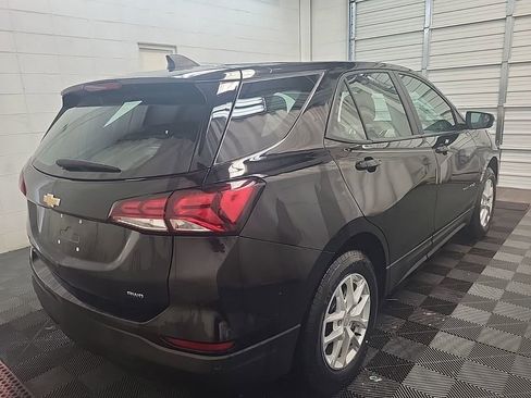 Used 2023 Chevrolet Equinox LS AWD/4WD image 2