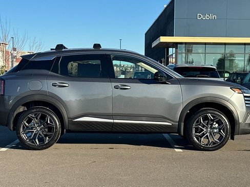 New 2026 Nissan Kicks SR w/ Cold Weather Package FWD image 3