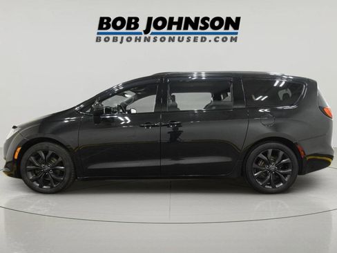 Used 2018 Chrysler Pacifica Touring-L Plus w/ S Appearance Package FWD image 6