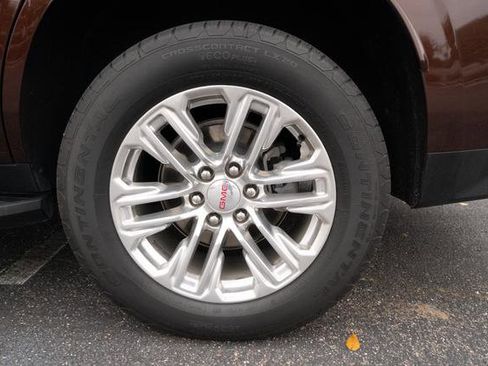 Used 2023 GMC Yukon SLT w/ SLT Luxury Package image 42