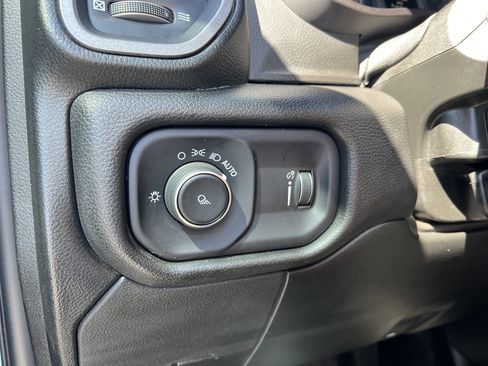 Used 2024 RAM 2500 Tradesman w/ Chrome Appearance Group image 28