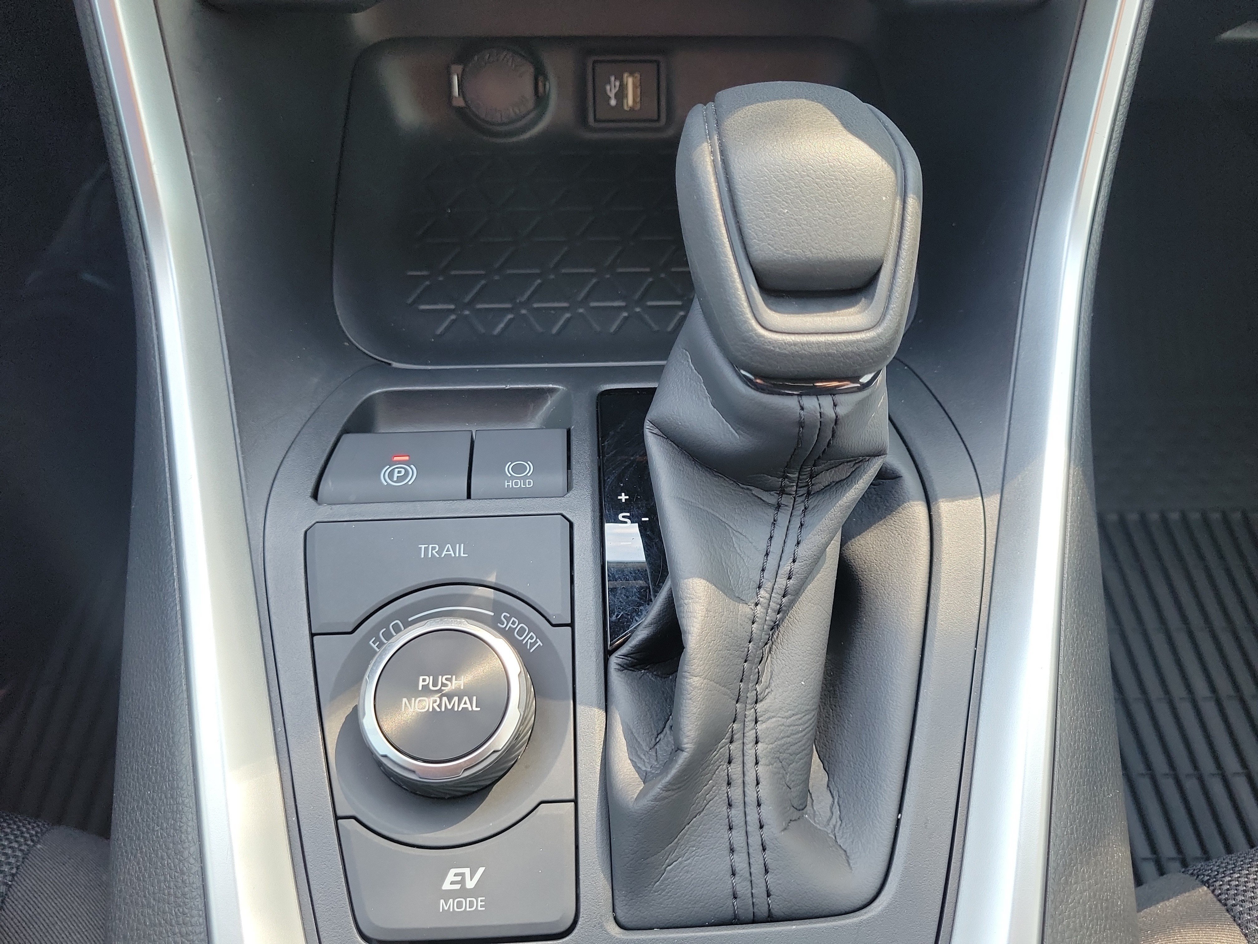 Used 2025 Toyota RAV4 LE AWD/4WD image 26