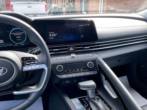Used 2025 Hyundai Elantra Limited image 6