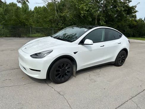 Used 2022 Tesla Model Y Long Range AWD/4WD image 2